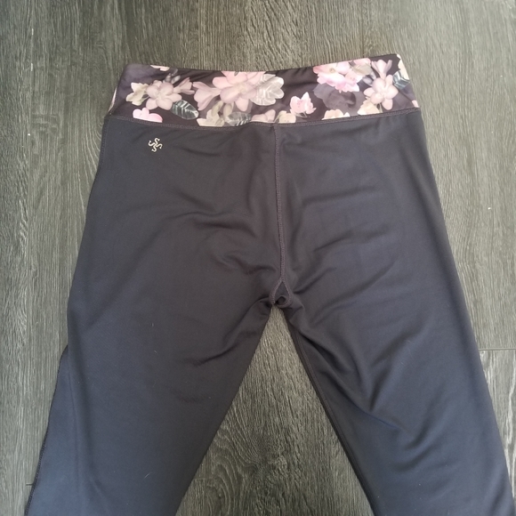 Sansara yoga grey leggings with floral waistband - Picture 3 of 9